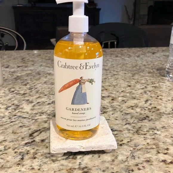 Crabtree & Evelyn Gardeners Hand Soap - Gold with stone trivet - Picture 1 of 5
